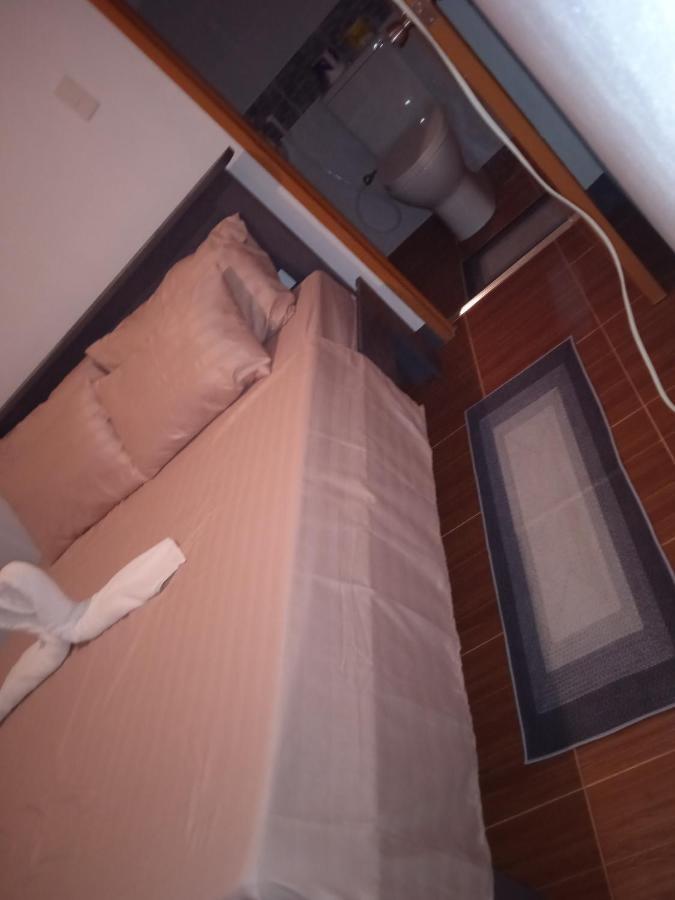 Sarah'S Garden Bnb & Spa Bed and Breakfast Clarin  Esterno foto