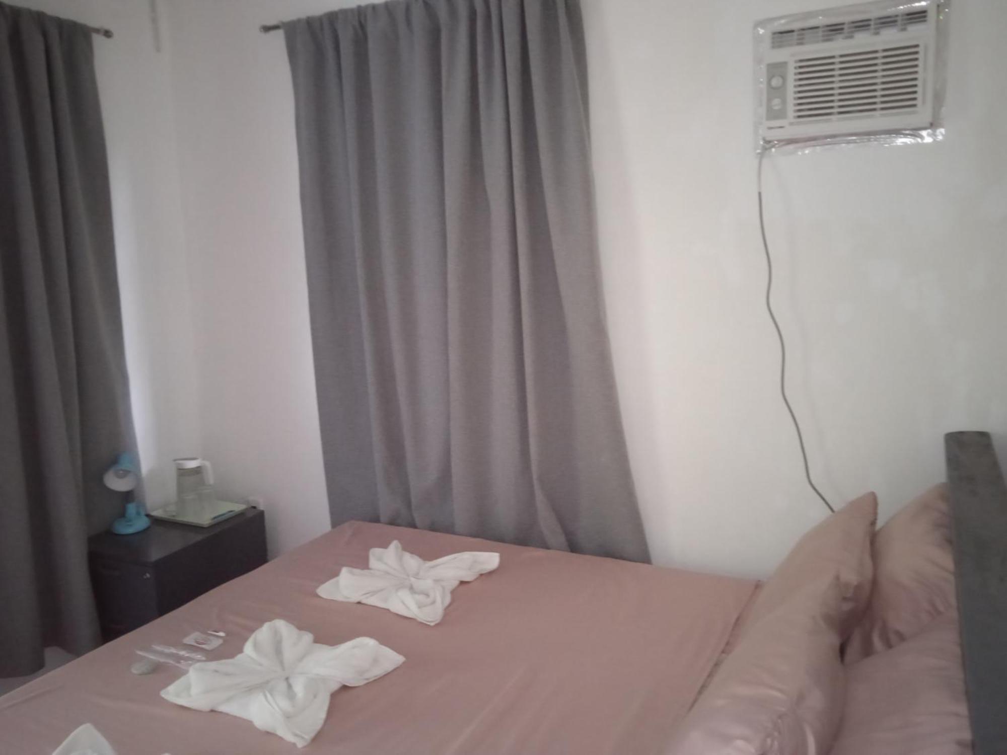 Sarah'S Garden Bnb & Spa Bed and Breakfast Clarin  Esterno foto