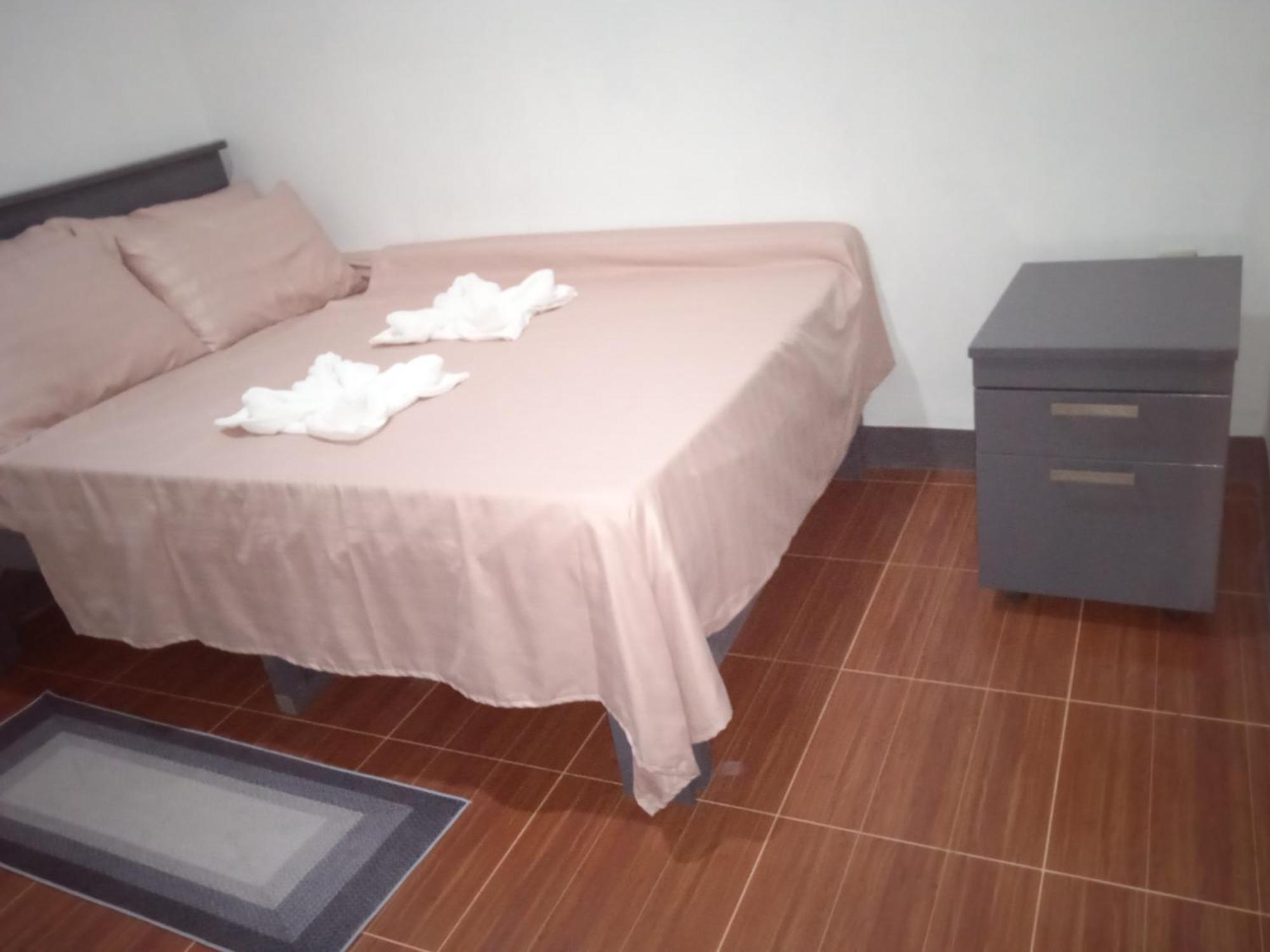 Sarah'S Garden Bnb & Spa Bed and Breakfast Clarin  Esterno foto